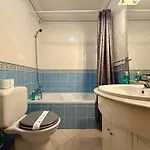 Apartamento Sun & Terrace Escape - 10 Mins Center - 2 Mins Train Station - Quiet *