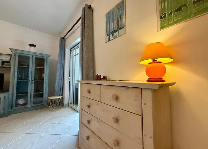 Apartman Sun & Terrace Escape - 10 Mins Center - 2 Mins Train Station - Quiet *