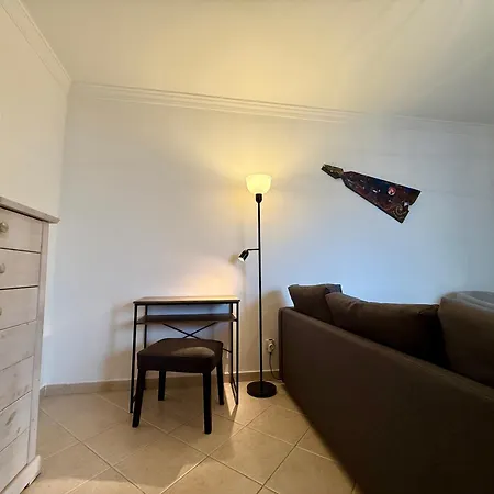 Apartamento Sun & Terrace Escape - 10 Mins Center - 2 Mins Train Station - Quiet