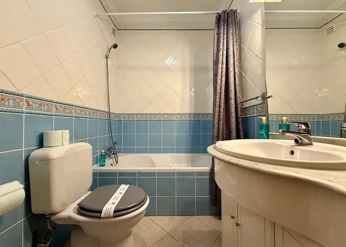 Апартаменты Sun & Terrace Escape - 10 Mins Center - 2 Mins Train Station - Quiet *
